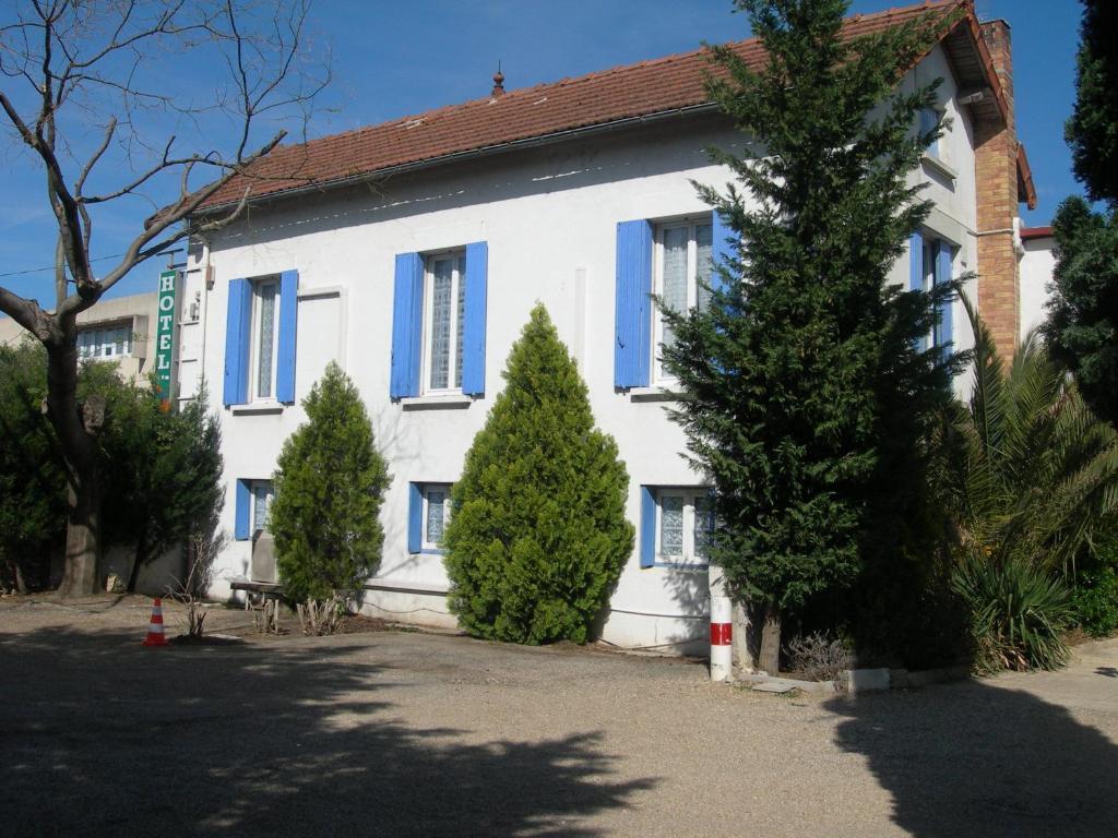Hotel Les Acanthes Remoulins Exterior photo