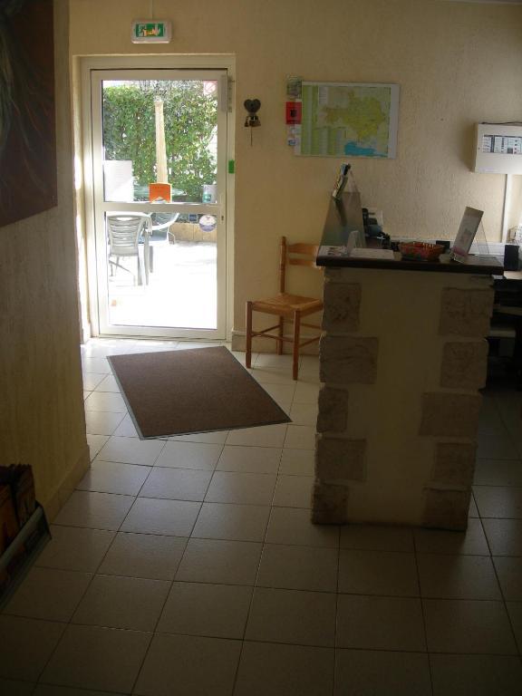 Hotel Les Acanthes Remoulins Exterior photo
